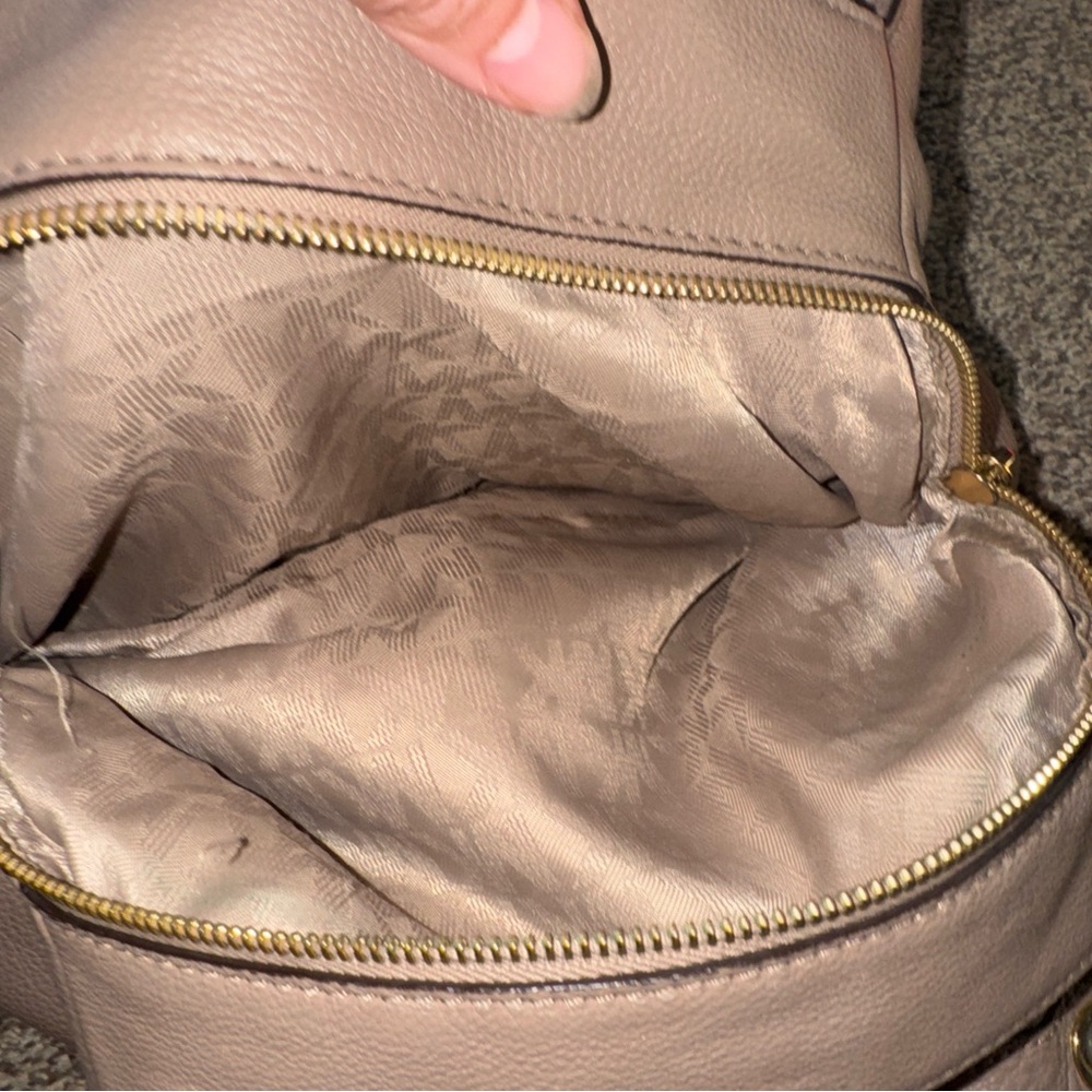 Michael Kors Tan Leather Shoulder Bag Gold Hardware - Picture 8 of 8